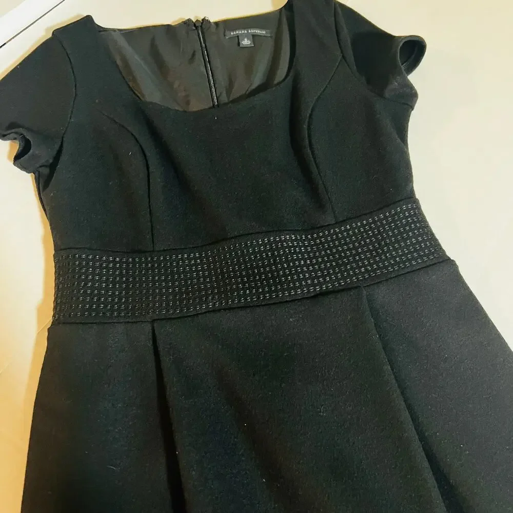 Banana Republic Black Wool Square Neck Short Sleeve Dress Size 6